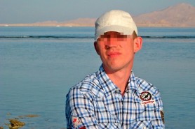 O bunică şi trei nepoţi au murit ţinându-se în braţe, fiind înjunghiaţi. Femeia a încercat cu disperare să îi salveze